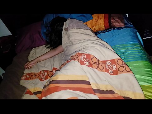 ❤️ Anak tiri berating ibu tiriné enom nalika dheweke turu. ❤❌ Video porno ing jv.com-pornzog.ru ❌